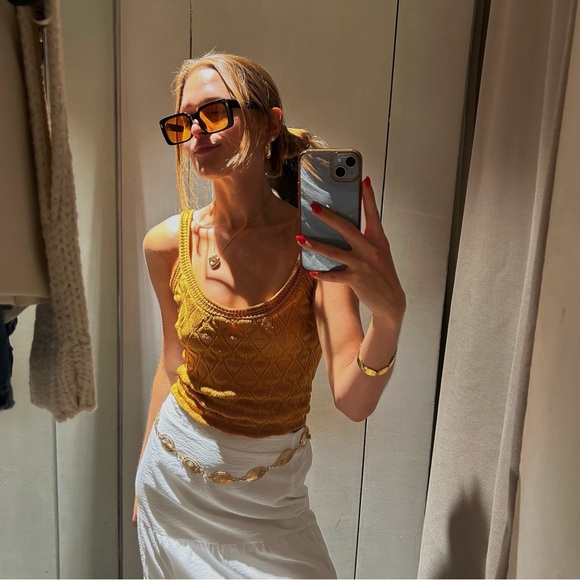 Meet your Posher, Taylor - Picture 1 of 12